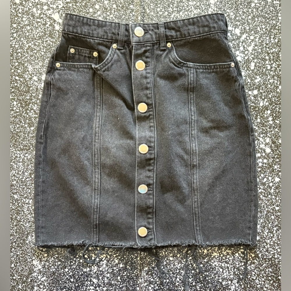 H&M Divided Charcoal Button-Down Mini Skirt Size 2